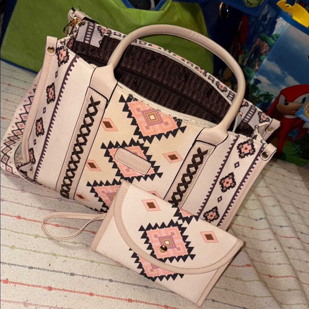 Aztec Patterned Pink and Cream Handbag Set